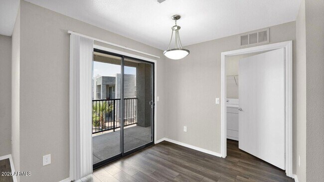 Foto del edificio - 5611 S 32nd St