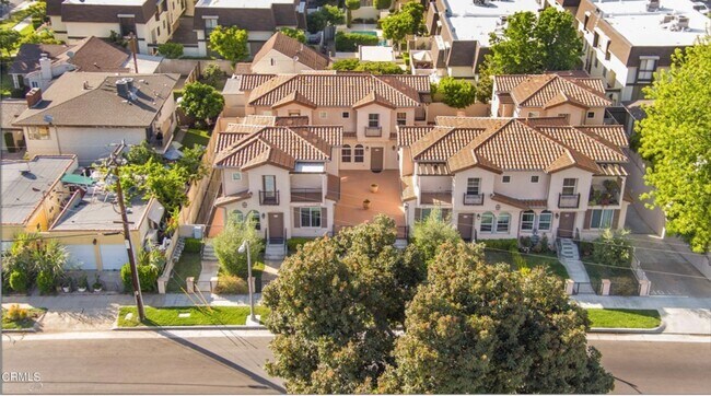 Building Photo - Alhambra 2 beds 2 bath Townhouse for lease