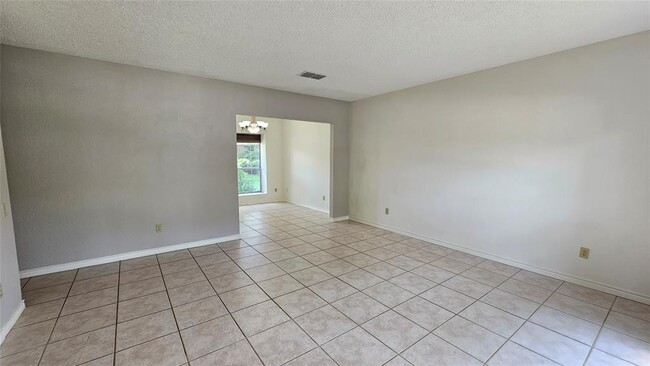 Foto del edificio - 17001 Columbine St