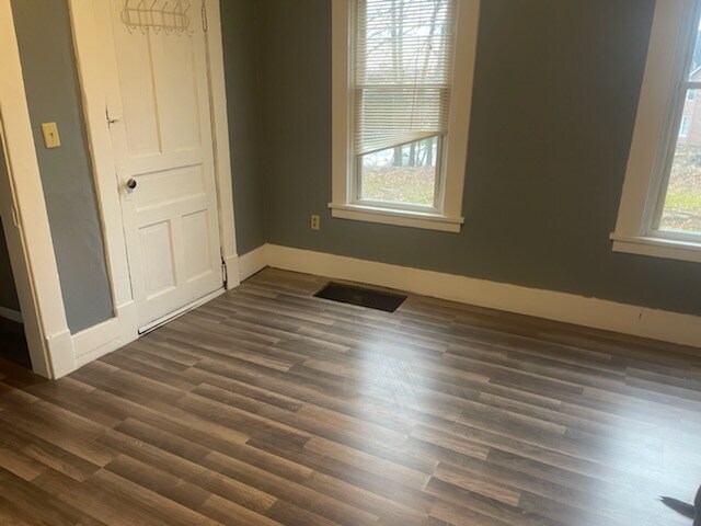 Foto principal - 447 E Silver St