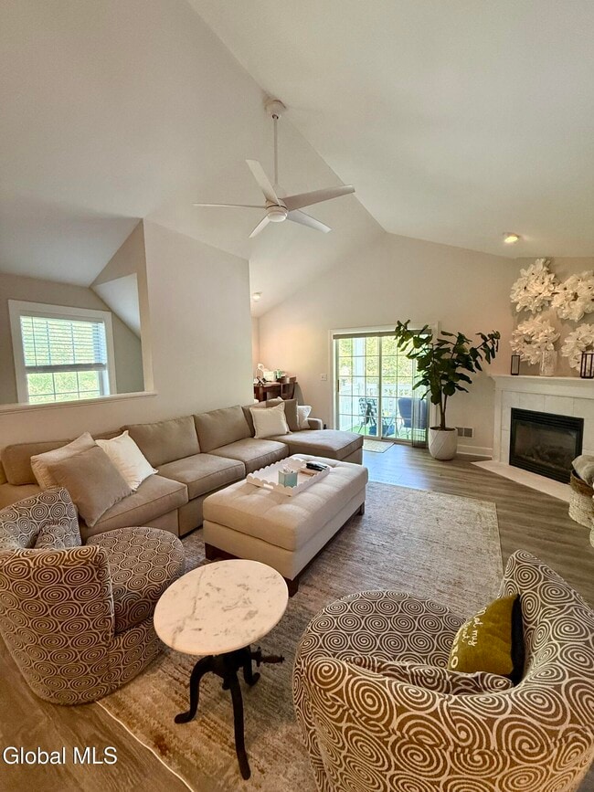 Building Photo - 324 Ballston Ave