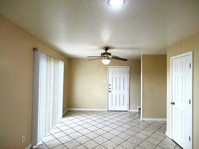 Building Photo - 2302 Wales Cir