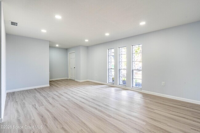 Foto del edificio - 306 Harvey Ave NE