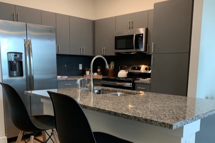 Foto principal - 4611 E Riverside Dr