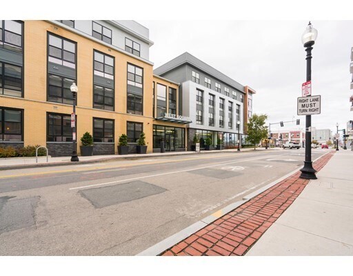 Building Photo - 320 D St