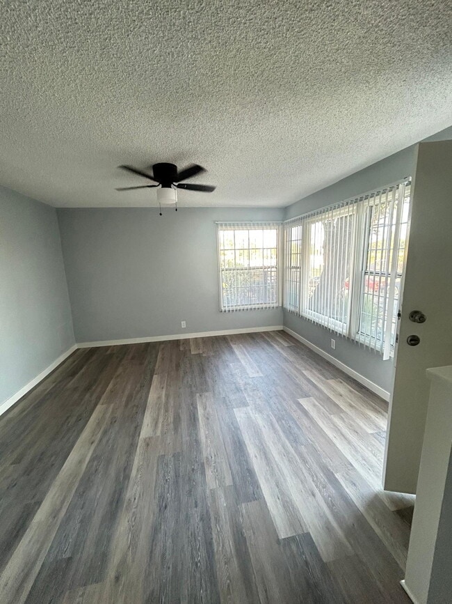 Foto del edificio - 317-312 Warren Ln