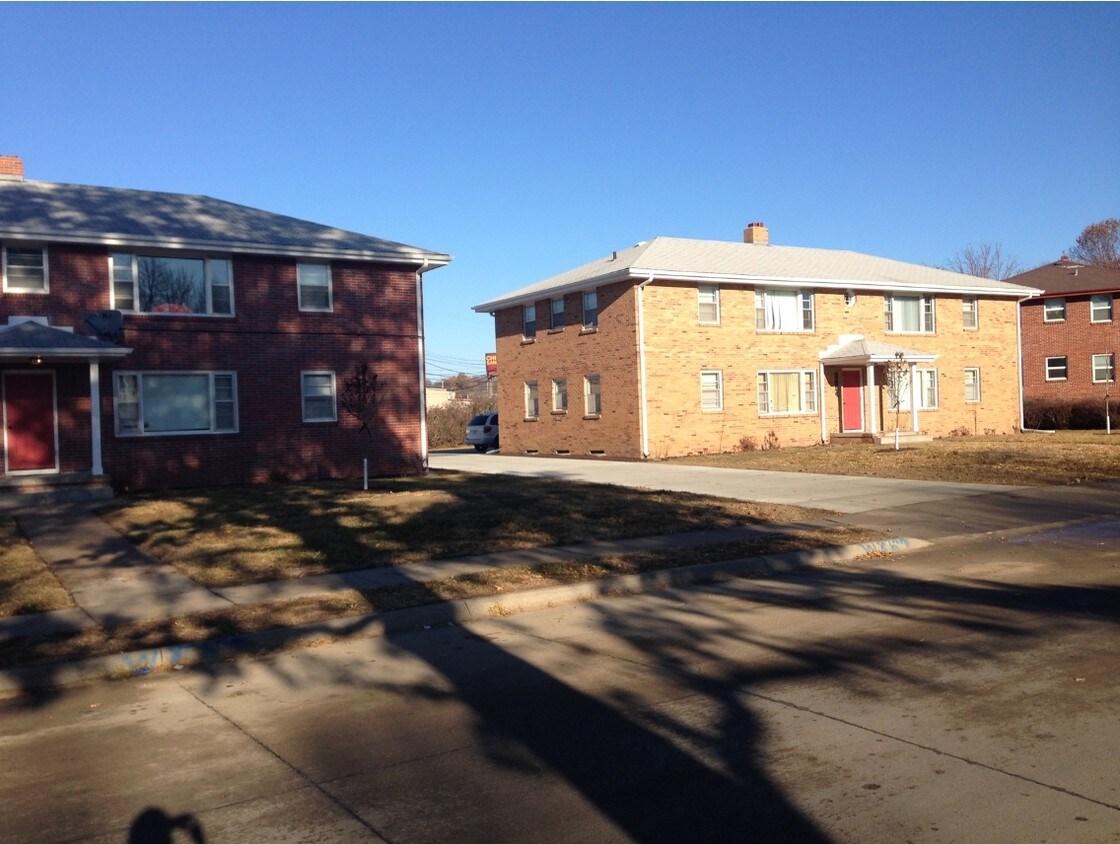Primary Photo - Armbrust Apartments