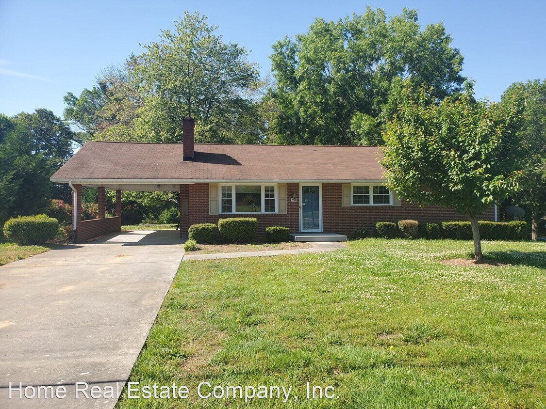 Primary Photo - 3 br, 1.5 bath House - 644 Motor Road