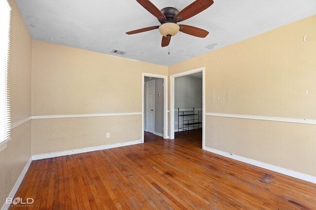 Building Photo - 902 1/2 Gladstone Blvd-