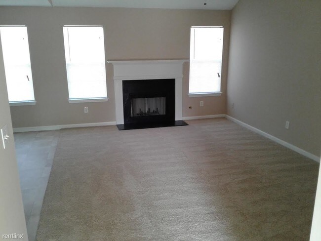 Building Photo - 2223 Creekview Gln