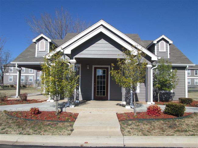 Building Photo - 2237 NW Hoover Ave