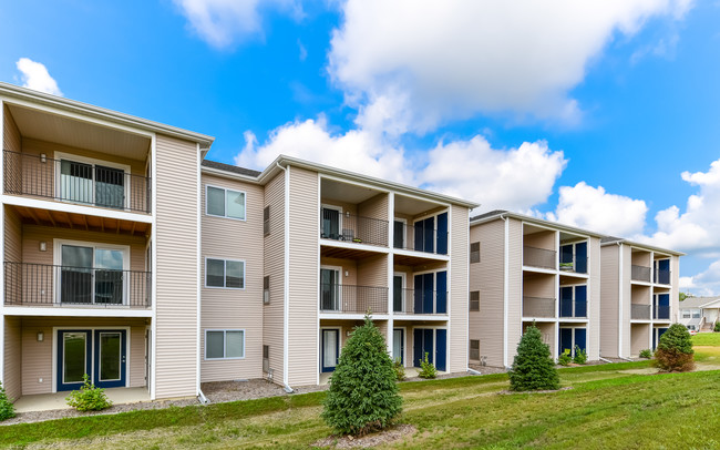 Building Photo - Apartments At Sauk Trail