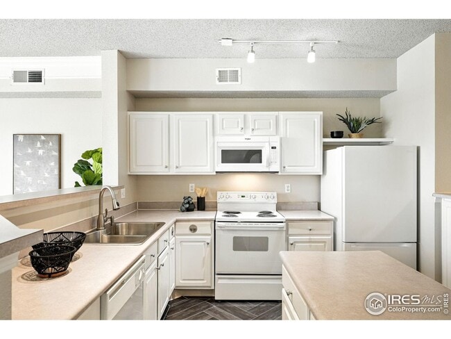 Kitchen - 1876 Mallard Dr