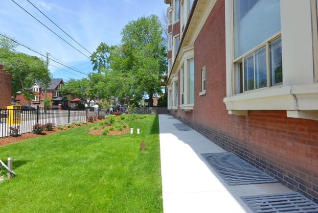 Building Photo - Parkview Mansions