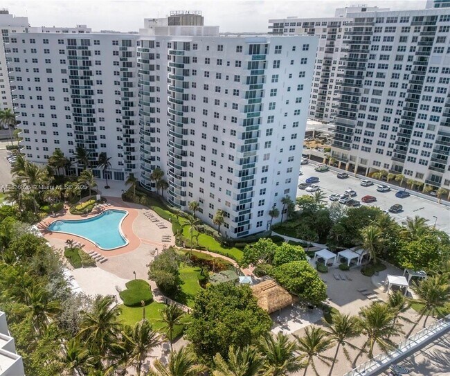 Foto del edificio - 3001 S Ocean Dr