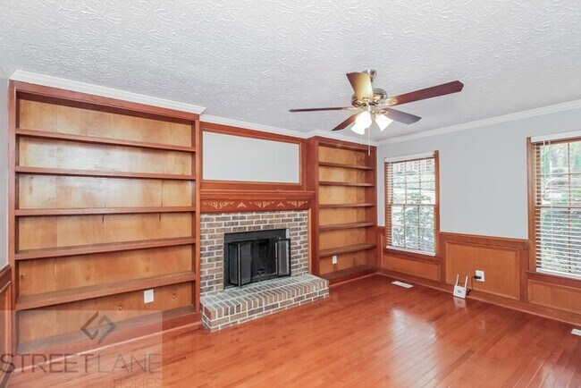 Building Photo - REDUCED! - Now offering $1100 off first fu...