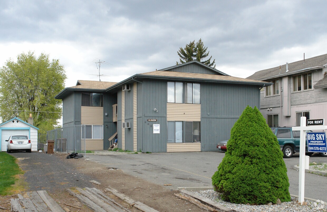 Primary Photo - 608 W Augusta Ave