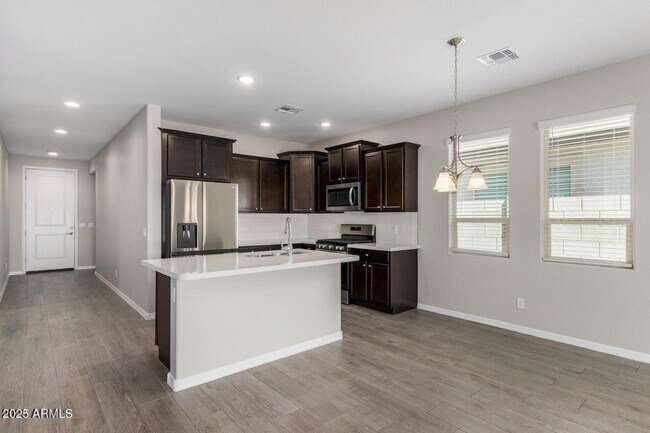Foto del edificio - 8419 W Encinas Ln