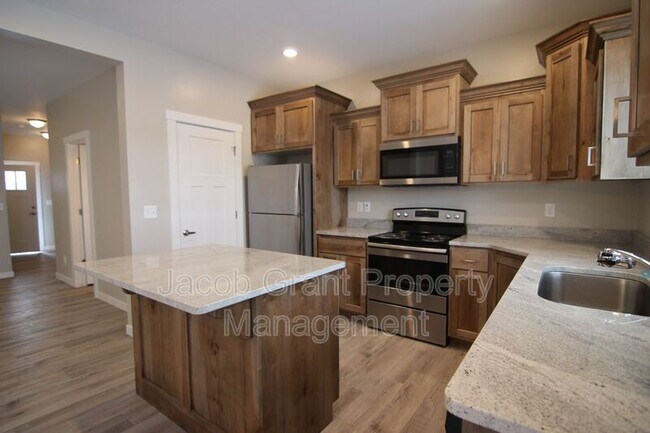 Building Photo - 655 Ruby Cir