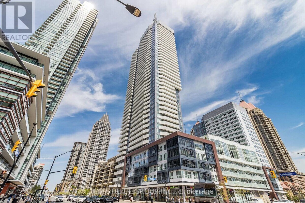 Photo principale - 4065-4065 Confederation Pkwy
