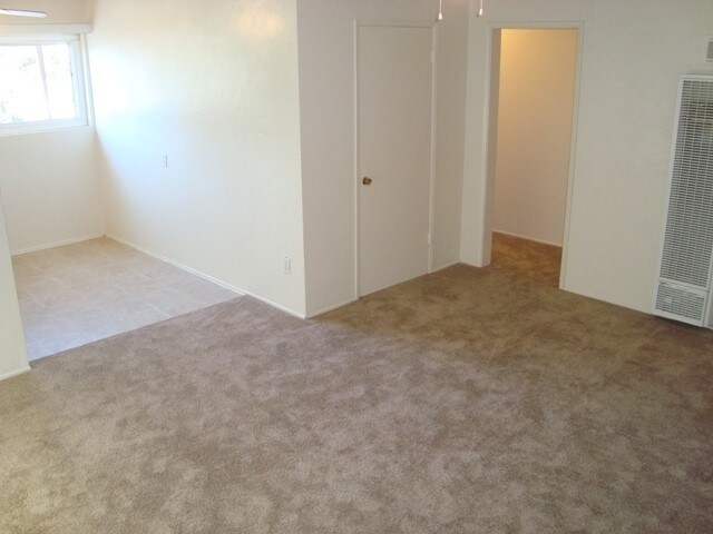 Building Photo - Three Bedroom Apartment in La Mesa!