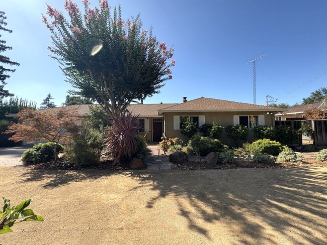 Foto del edificio - Modern Oasis in the Heart of Los Altos – U...