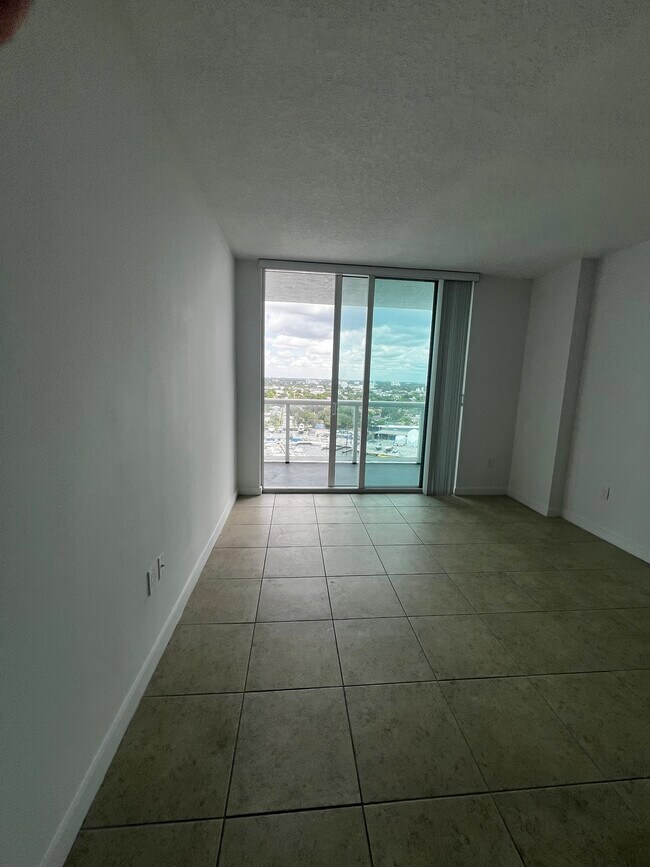Foto del edificio - 1031 NW 19th Ct