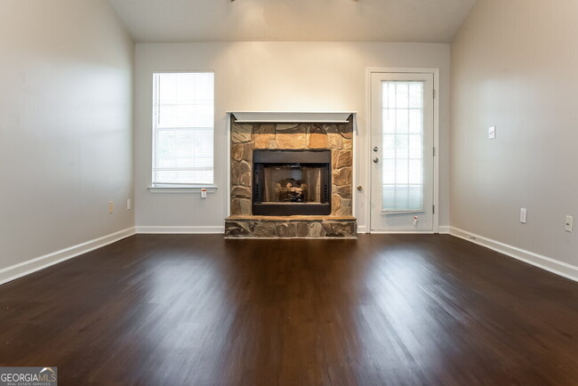 Building Photo - 121 Fern Ct