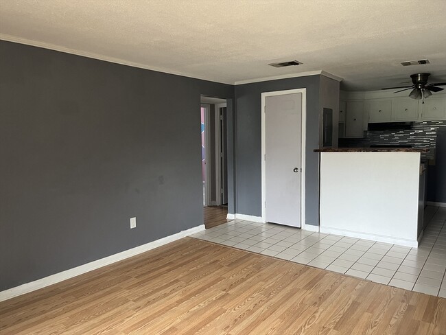 Building Photo - 176 Maple Ave