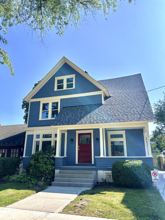 Building Photo - 621 Cherry St