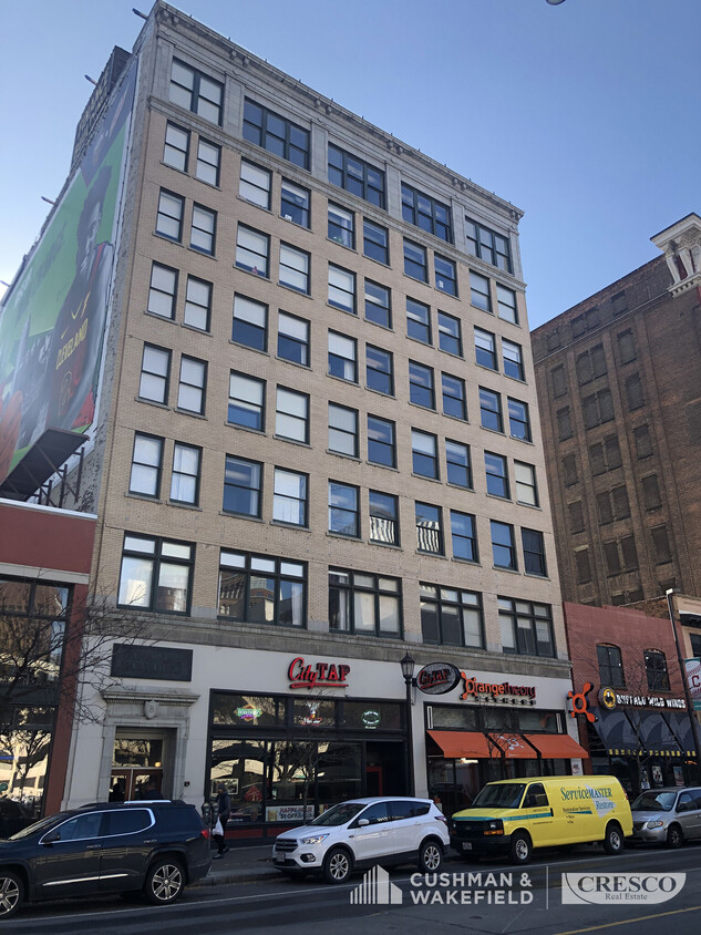 Penthouse Suite - 750 Prospect Ave E