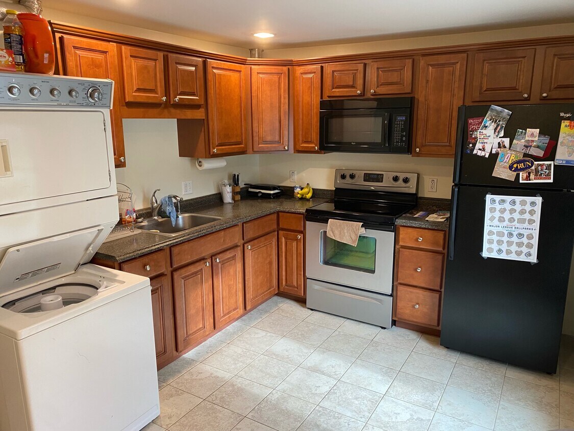 Kitchen - 49 Eaton Ave