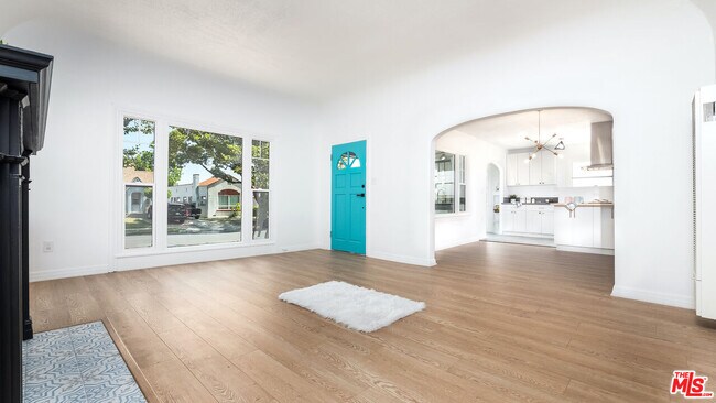 Foto del edificio - 2052 W 77th St