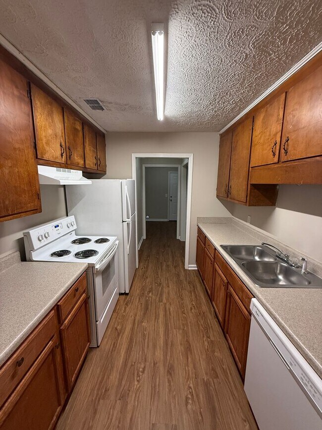 Building Photo - 108/110 St Andrews Ct