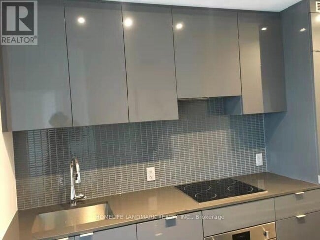 Building Photo - 7 Grenville St