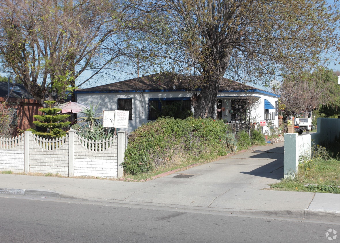 Primary Photo - 4935-4939 Elizabeth St