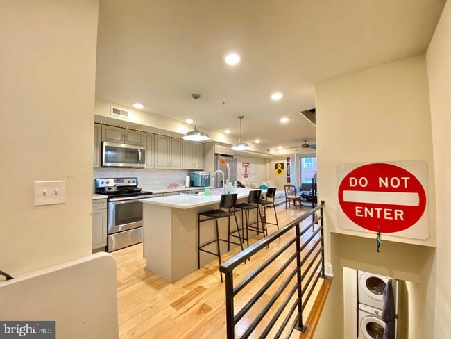 Building Photo - 1950 N Gratz St