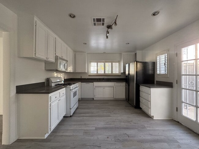 Building Photo - Remodeled Reseda Home