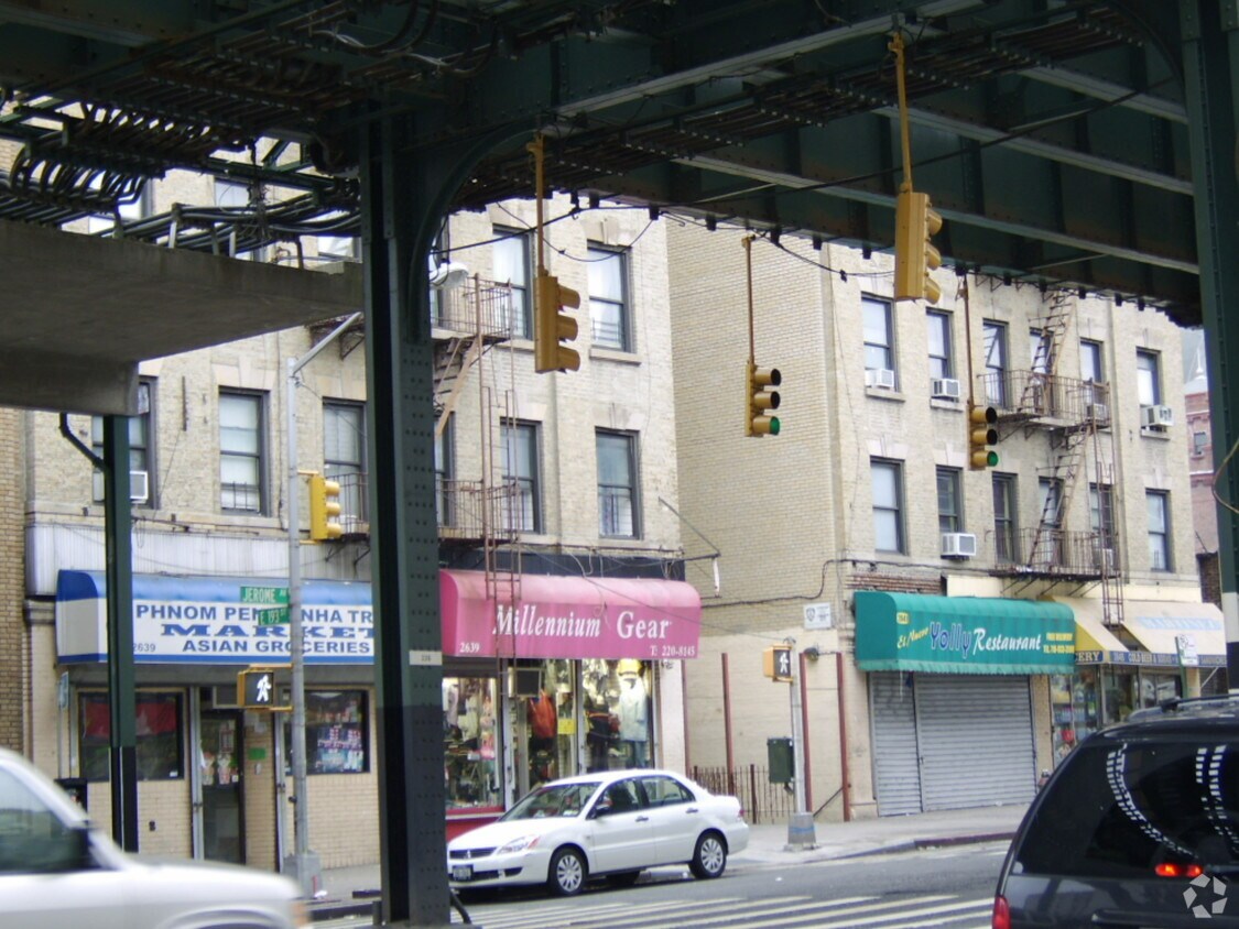 Foto del edificio - 2639-2641 Jerome Ave