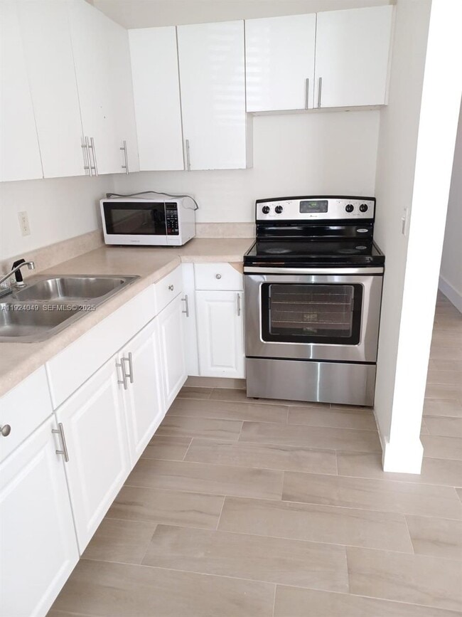 Building Photo - 2134 Cleveland St