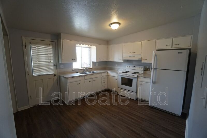 Primary Photo - 5387 S Lakeview St