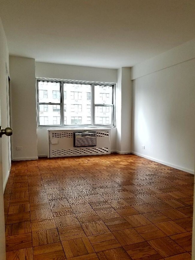 Foto del edificio - 333 E 46th St