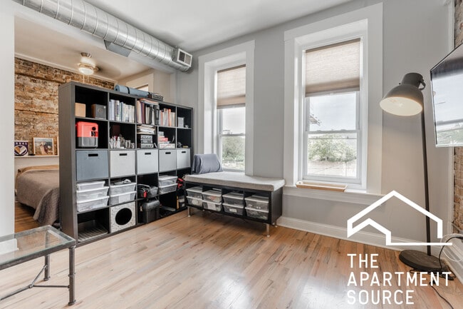 Photo - 731 W Ohio St Apartment