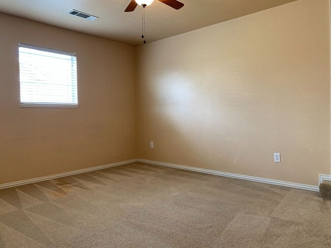 Building Photo - This beautiful home has 4 bedrooms, 2.1 baths and is perfect for an active family. There are thre...
