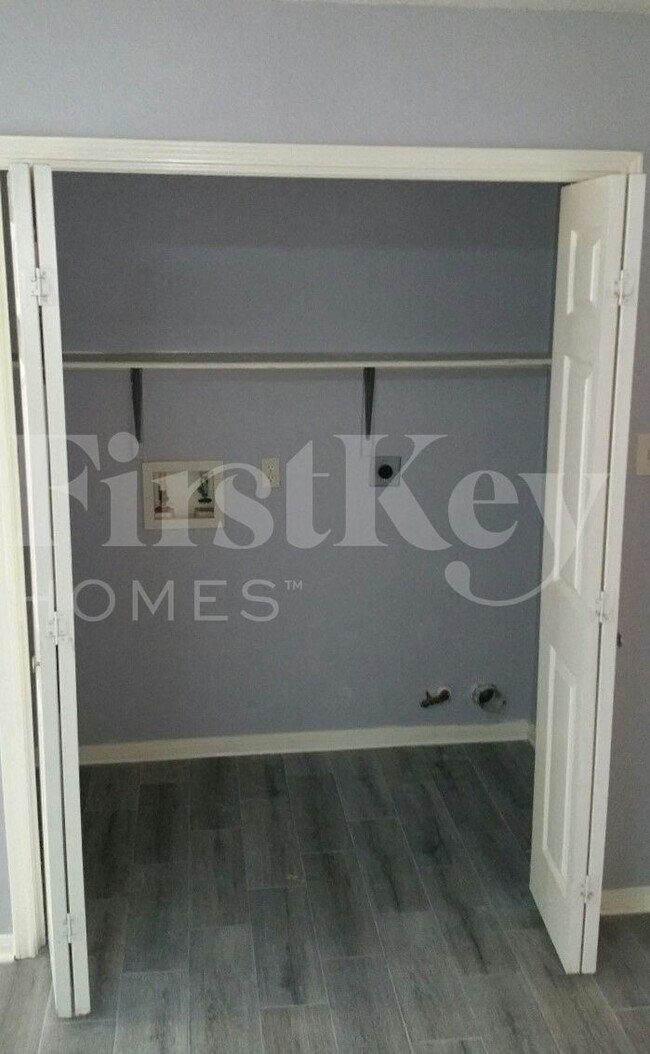 Foto del edificio - 13322 Gendley Dr