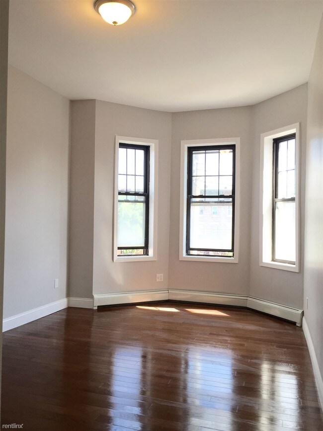 Building Photo - 3 br, 2 bath  - 65 Obrien Pl 1st Floor