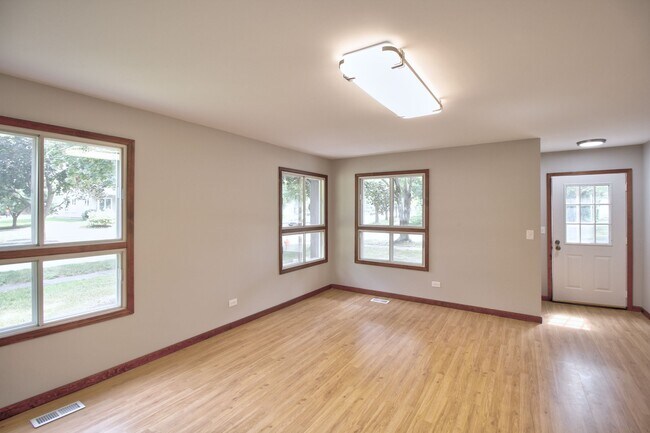 Building Photo - 1741 Tufts Ct