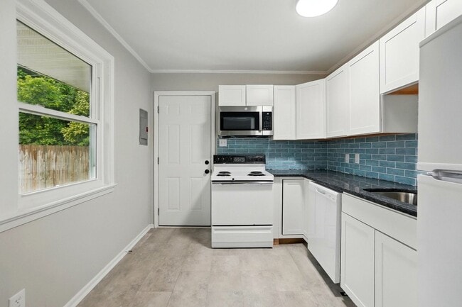 Building Photo - 1414 Wembley Dr