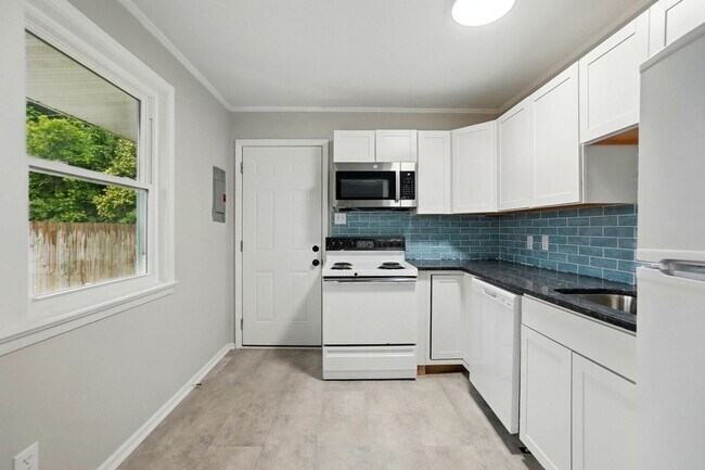 Foto del edificio - Charming 2BR Duplex in Charlotte