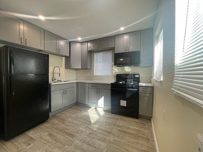 Foto del edificio - 5895-5897 Imperial Ave